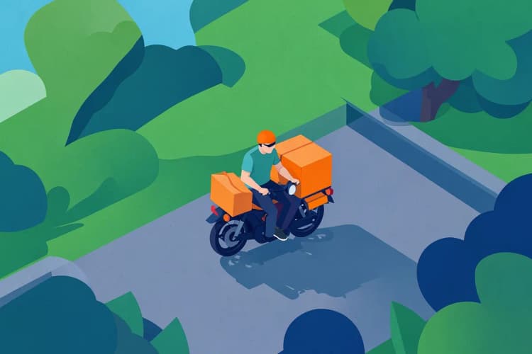 Um motoboy andando de moto em uma estrada com paisagem verde